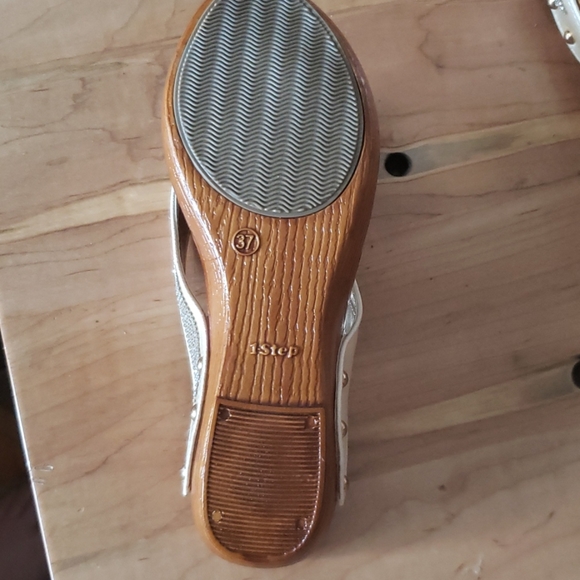 Unique brand sandles - Picture 9 of 11
